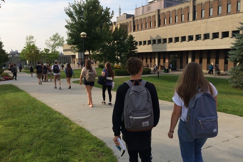 Les étudiants retourneront en classe à l’automne